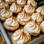 Zarte Mandelplätzchen mit Zimtbaiserhaube