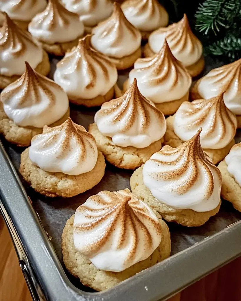 Zarte Mandelplätzchen mit Zimtbaiserhaube